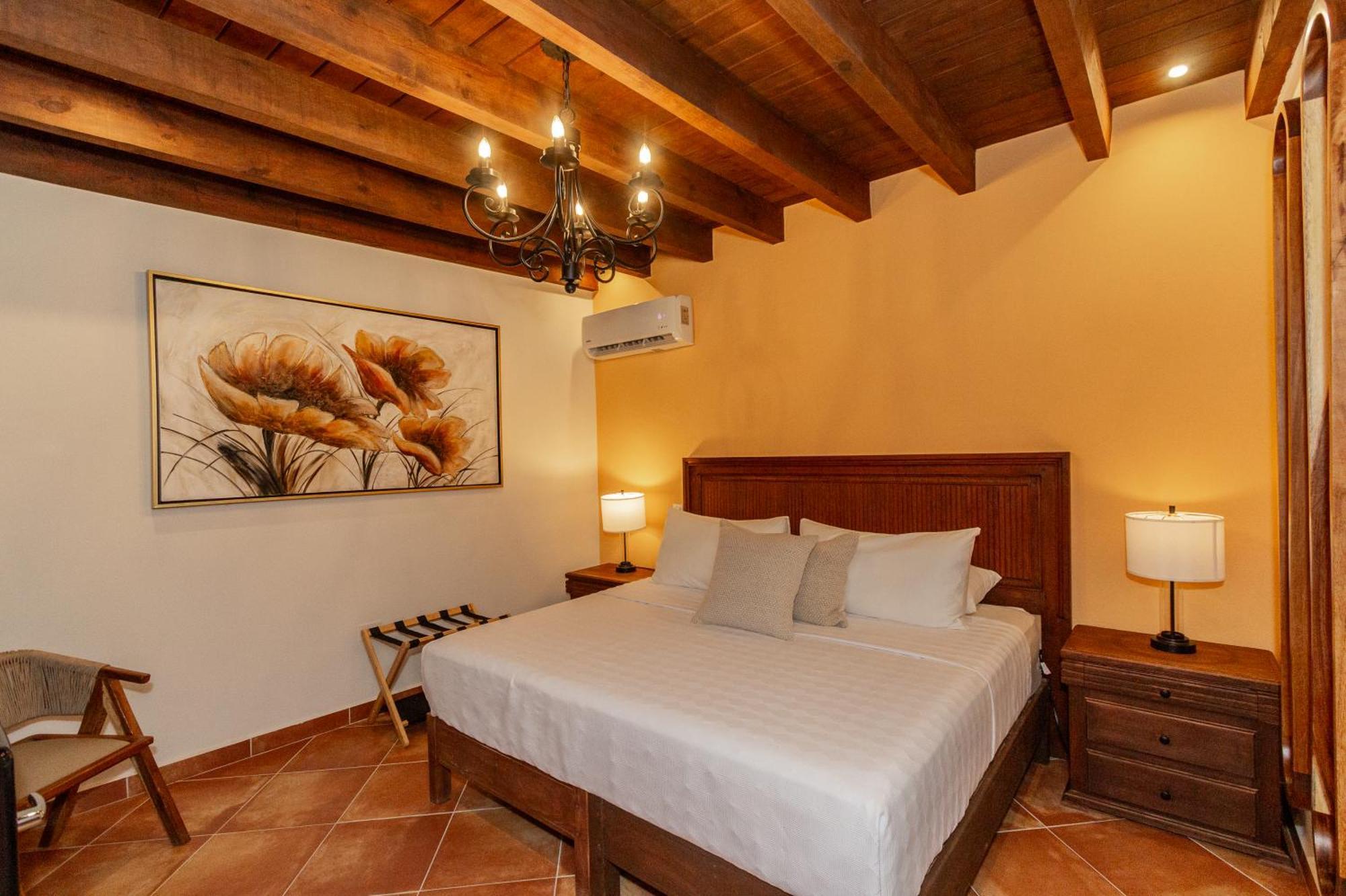 Five Queens Boutique Hotel Альенде Экстерьер фото