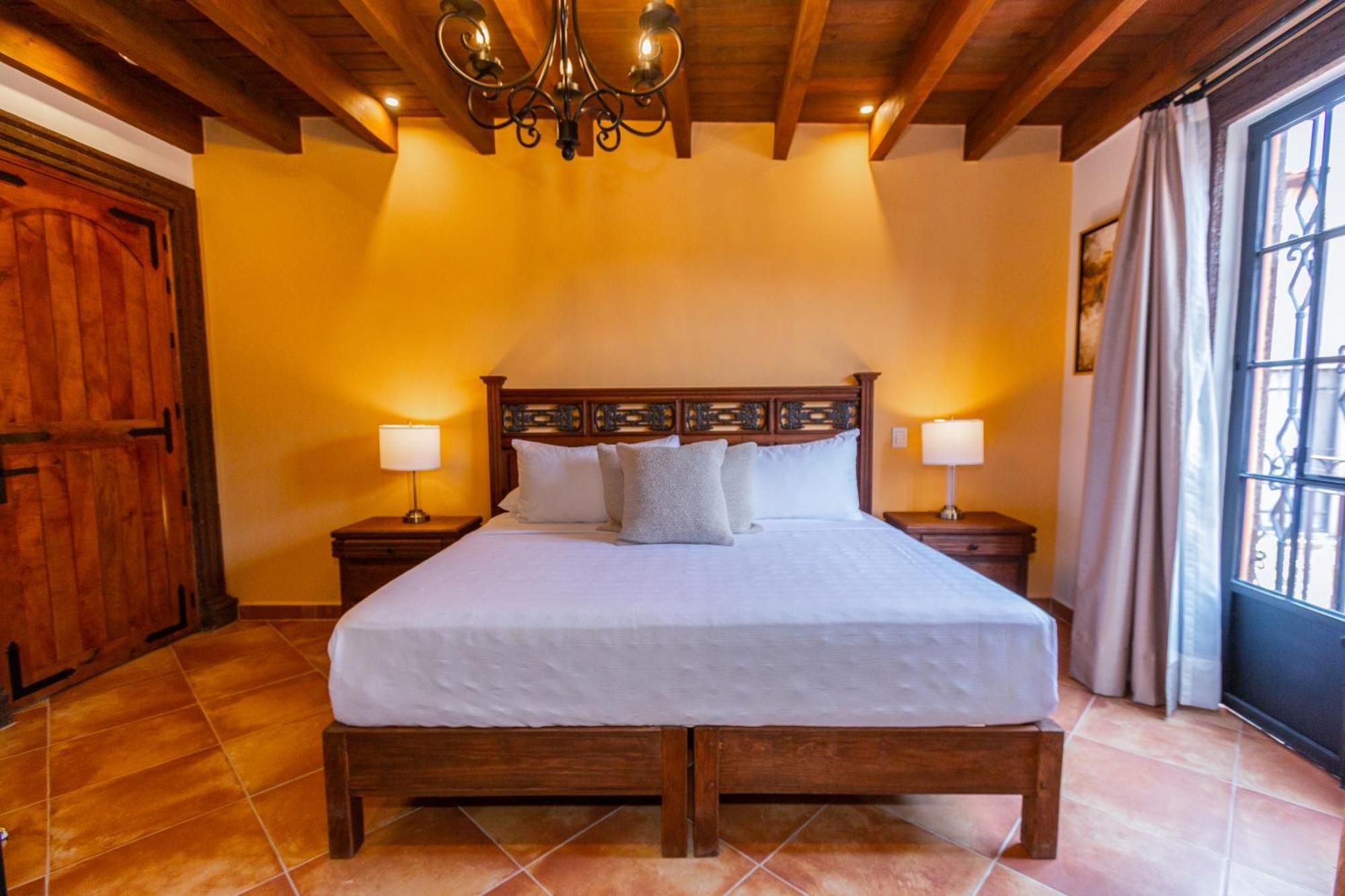 Five Queens Boutique Hotel Альенде Экстерьер фото