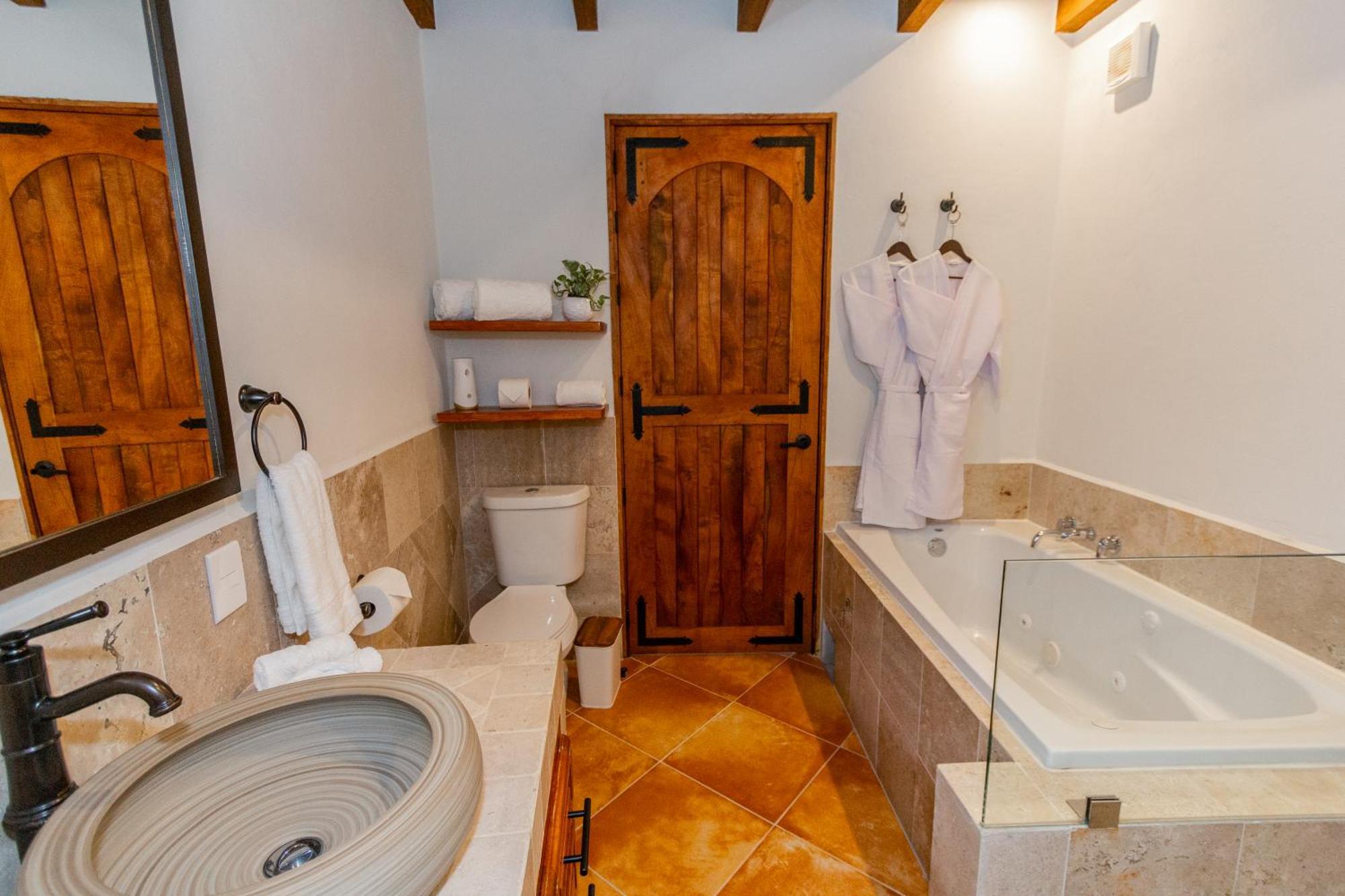Five Queens Boutique Hotel Альенде Экстерьер фото